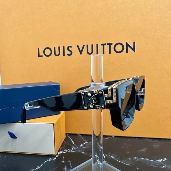 LOUIS VUITTON Millionaires Sunglasses - Picture 3 of 4